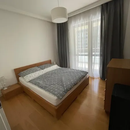 Gieldowa 4 Business Stock * Warschau